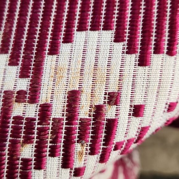Vintage handmade woven maroon and white floral design tablecloth from Li… - Picture 7 of 9